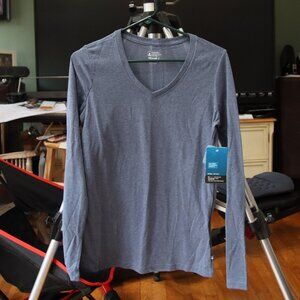Eastern Mountain Sports Women's Techwick long sleeve.  Size M.  New with tags!